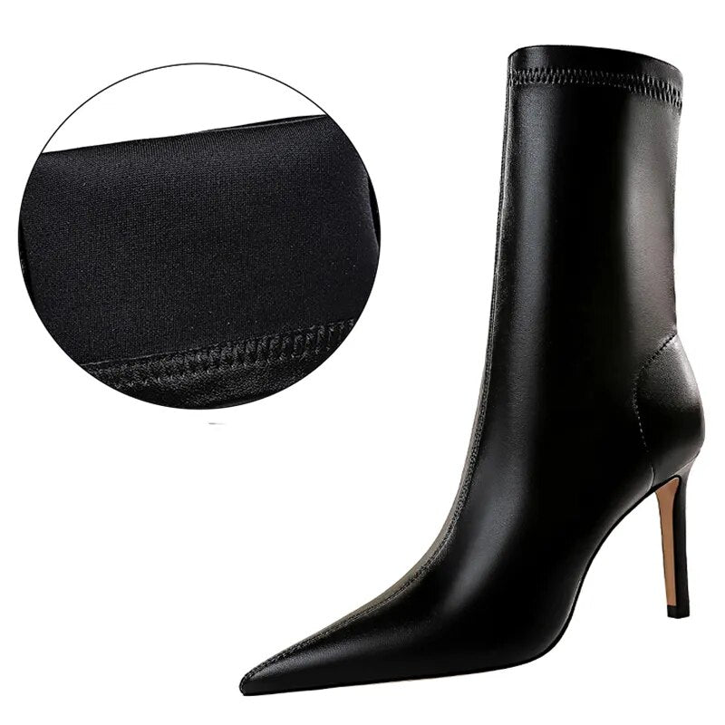 Bota de Salto Alto Bico Fino