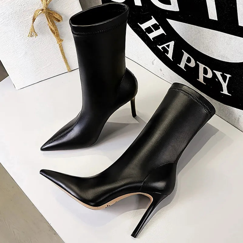 Bota de Salto Alto Bico Fino