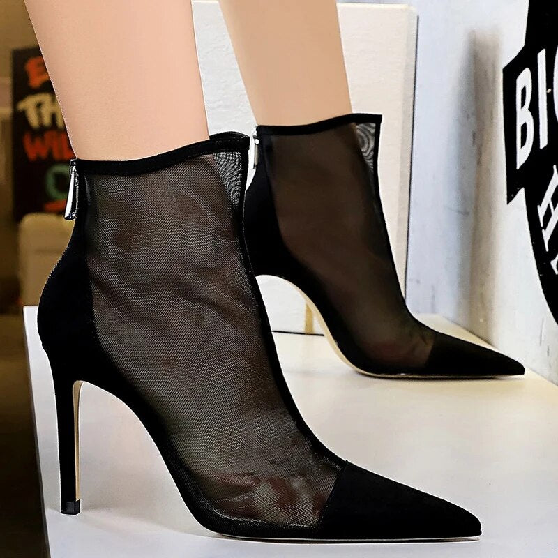Bota de Salto Bico Fino