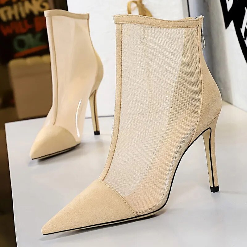Bota de Salto Bico Fino