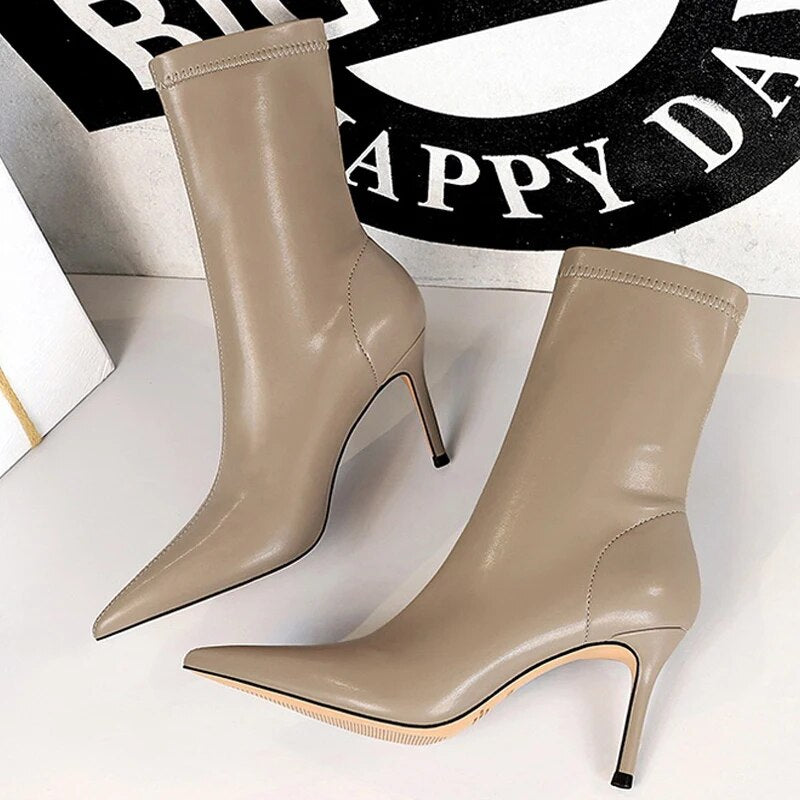 Bota de Salto Alto Bico Fino